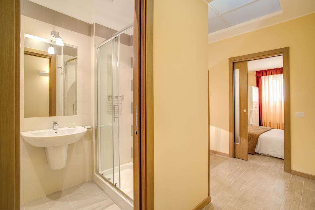 Top Floor Navona Rome Room photo